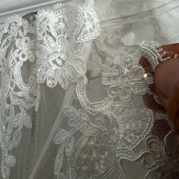 Oleg Cassini White Bridal Gown - Picture 3 of 9